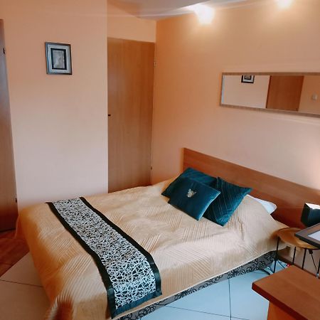 "Vanilla" Pokoje I Apartamenty Nad Brzegiem Jeziora Окунинка Экстерьер фото
